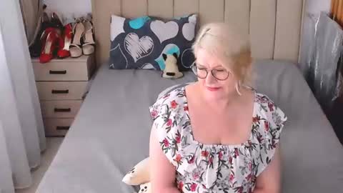 Sabrina MacMarren online show from July 28, 4:39 pm