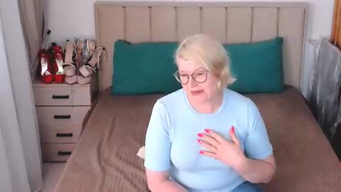 Sabrina MacMarren online show from August 3, 4:12 pm