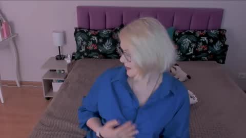 Snapshot of sabrinamacmarren chatting on March 2, 1:20 pm Sabrina MacMarren online show from March 2, 1:20 pm