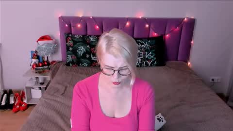 Sabrina MacMarren online show from January 7, 5:49 pm