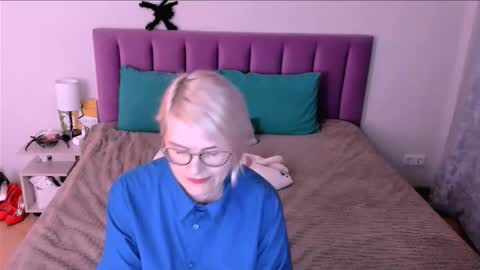 Sabrina MacMarren online show from October 28, 5:52 pm