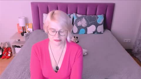 Snapshot of sabrinamacmarren chatting on October 14, 4:09 pm Sabrina MacMarren online show from October 14, 4:09 pm