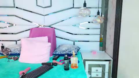 Sabrinna online show from August 4, 8:59 pm