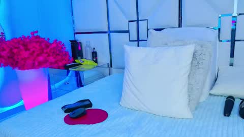 Sabrinna online show from December 16, 8:15 pm