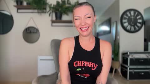 sacha__xx online show from April 30, 11:04 am