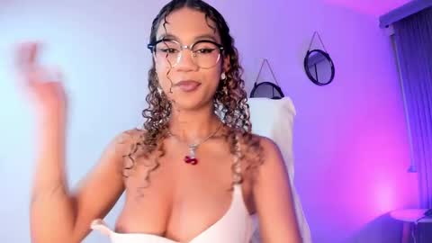 Snapshot of sade_jackson1 chatting on February 25, 9:37 pm Sophie online show from February 25, 9:37 pm