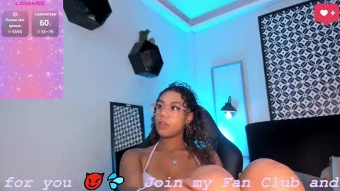 Snapshot of sade_jackson1 chatting on September 23, 4:32 am Sophie online show from September 23, 4:32 am