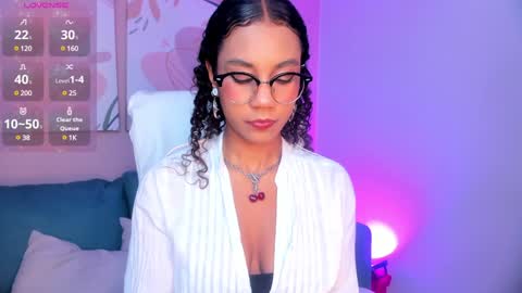 Snapshot of sade_jackson1 chatting on December 23, 3:01 pm Sophie online show from December 23, 3:01 pm