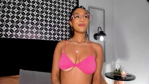 Snapshot of sade_jackson1 chatting on October 15, 5:21 am Sophie online show from October 15, 5:21 am