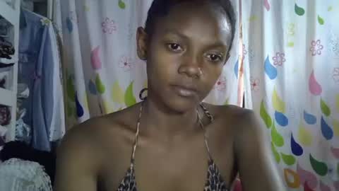 Snapshot of safira19 chatting on October 18, 1:36 pm safira19 online show from October 18, 1:36 pm