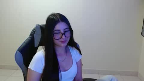 Sahaliefox  online show from November 27, 10:34 pm