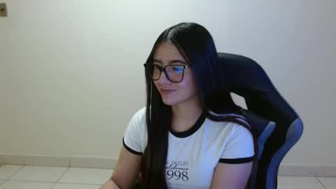 Sahaliefox  online show from June 22, 9:01 pm