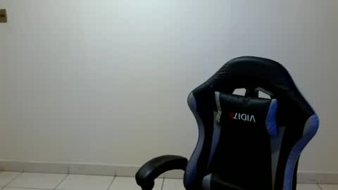 Sahaliefox  online show from June 18, 8:58 pm