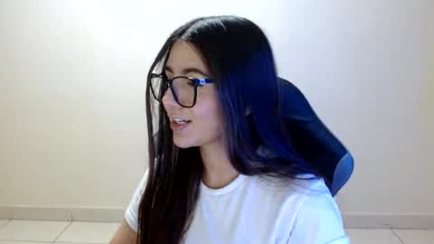 Sahaliefox  online show from August 4, 9:54 pm