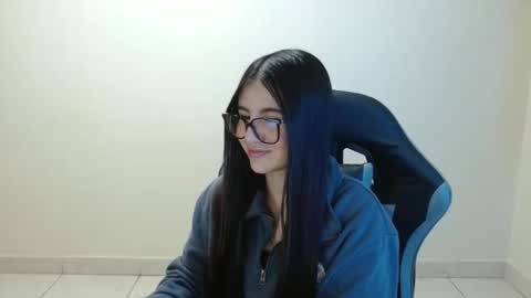 Sahaliefox  online show from June 6, 8:59 pm