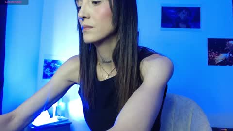 Snapshot of sakura_skinny chatting on December 18, 3:33 pm Sakura Skinny online show from December 18, 3:33 pm