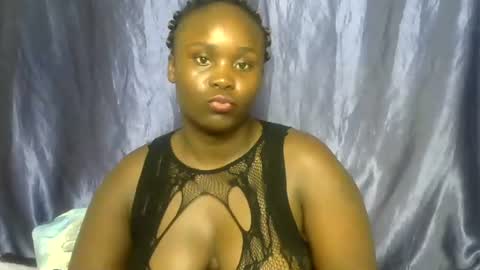 sally_bee1 online show from July 19, 3:03 pm