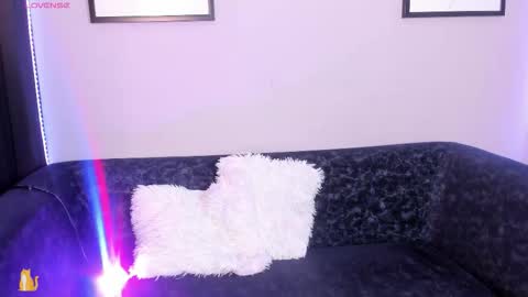  Sally White  online show from December 3, 3:20 am