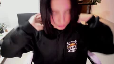 Snapshot of sallymaddoxx chatting on December 16, 2:15 am sallymaddoxx online show from December 16, 2:15 am