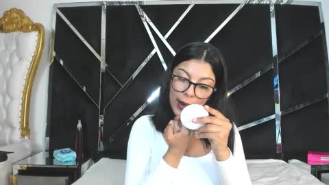 salmaportman_ online show from March 18, 6:57 pm