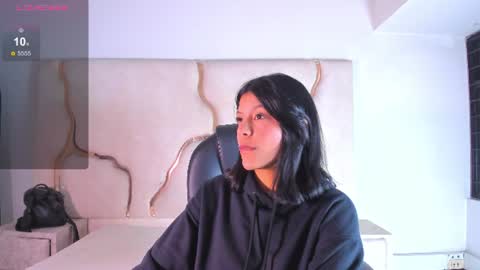 salmaportman_ online show from July 11, 2:22 am