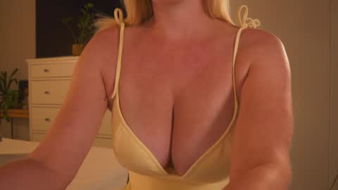 Snapshot of saltedhoney chatting on September 21, 8:07 pm IsaBella- online show from September 21, 8:07 pm