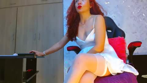 Snapshot of samanta_brownn_ chatting on December 29, 12:01 pm samanta online show from December 29, 12:01 pm