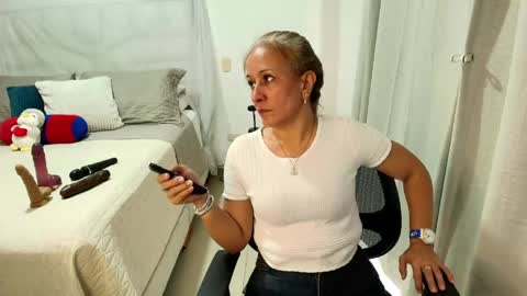Samanta Stone online show from June 5, 9:32 pm