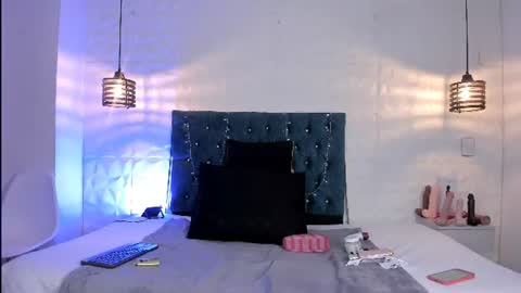 samantha_foxyy online show from June 14, 11:43 am