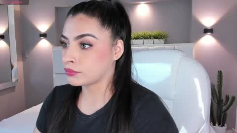Snapshot of samanthaa_22_ chatting on February 1, 3:30 am Samanthaa online show from February 1, 3:30 am