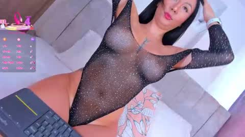 V A  N E S S A  online show from March 12, 9:45 pm