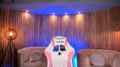 Snapshot of samanthaklein_ chatting on February 18, 3:21 am Samantha Klein online show from February 18, 3:21 am