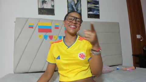 samaraa_smith1 online show from July 7, 12:19 pm