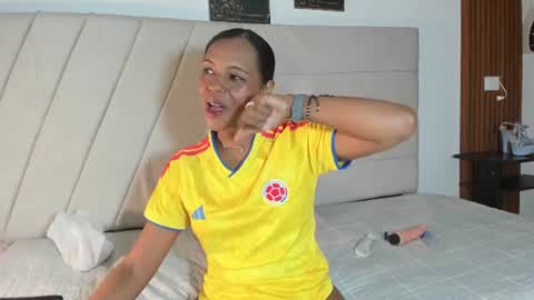 samaraa_smith1 online show from June 23, 12:25 pm
