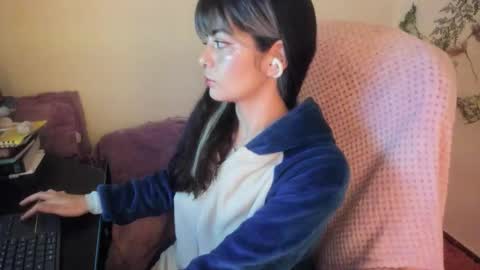   online show from October 3, 3:44 am