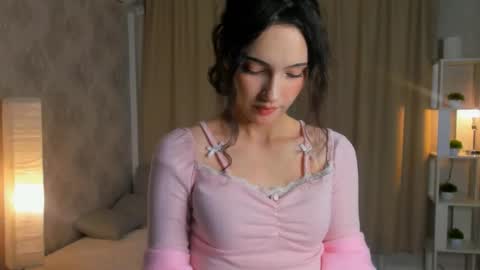 Snapshot of sanoradunston chatting on October 18, 7:04 pm Leya online show from October 18, 7:04 pm