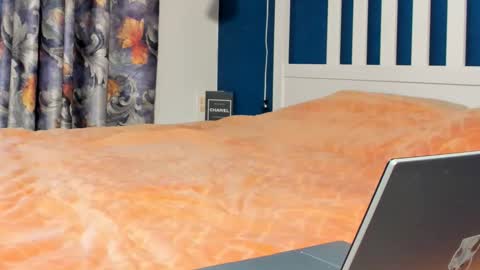 santythousand online show from December 16, 11:05 am