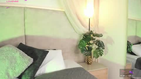 Saori  online show from August 3, 12:00 pm
