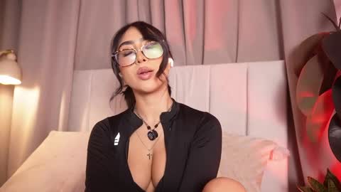 Sara  online show from May 4, 11:51 pm