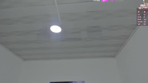 Snapshot of sara_allenx chatting on December 29, 11:40 am sara allenx online show from December 29, 11:40 am