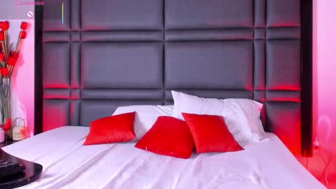 Sara  online show from March 9, 1:58 pm