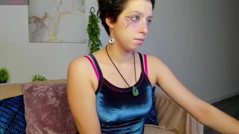 Sarah online show from November 18, 8:59 am