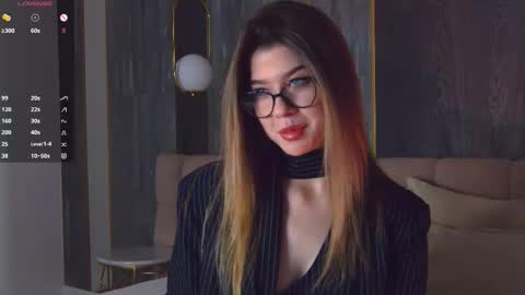 Sara online show from October 6, 4:23 pm