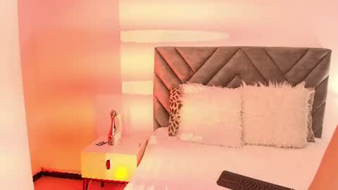 sara_owens7 online show from July 9, 2:14 am