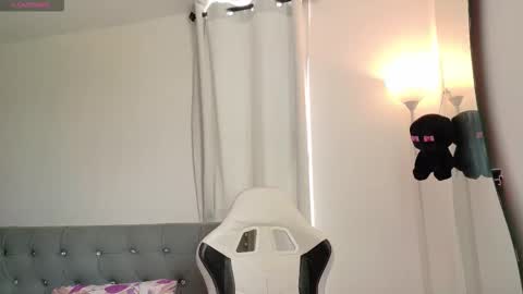 Sara online show from March 4, 6:36 pm