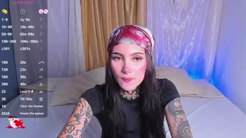 Snapshot of sara_queen9 chatting on October 13, 7:05 pm Sara online show from October 13, 7:05 pm