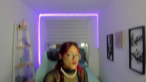 sara_red_x online show from April 23, 3:58 am