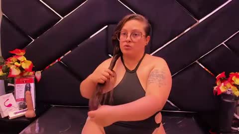 sara_thonson_ online show from July 24, 5:16 am