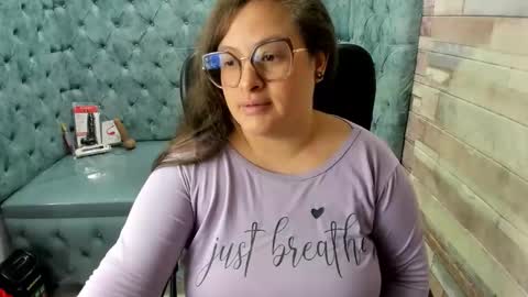 sara_thonson_ online show from June 7, 4:08 am