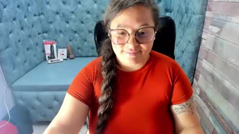 sara_thonson_ online show from July 11, 7:52 am
